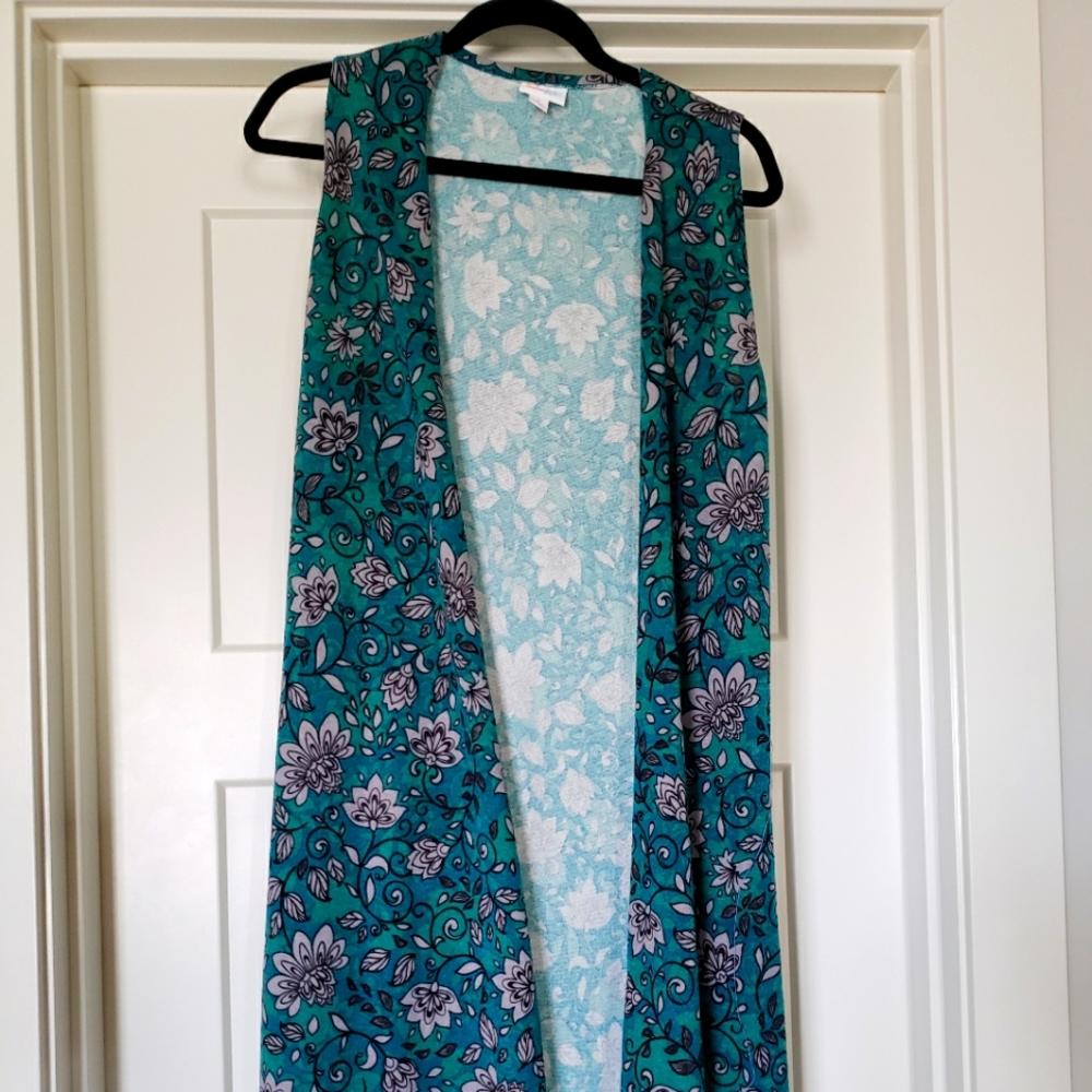 But 1 get 2 items free. Nwt. Lularoe joy